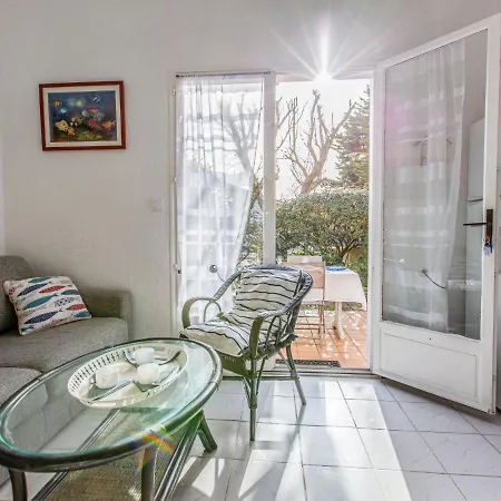 Apartment Iena By Interhome